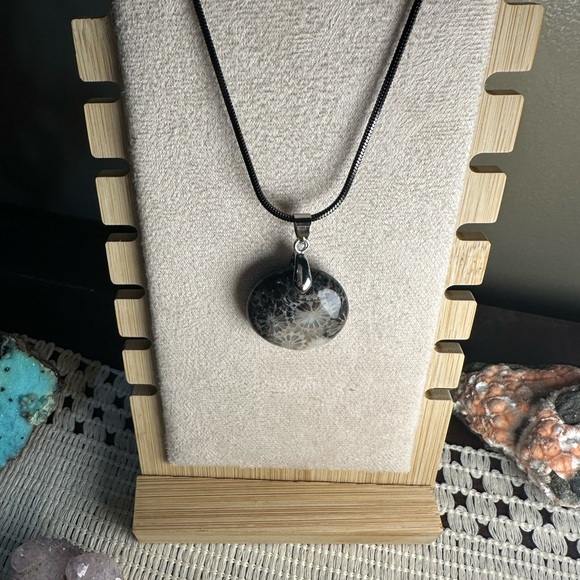 Round Coral Fossil Jade Pendant Necklace - Picture 8 of 11